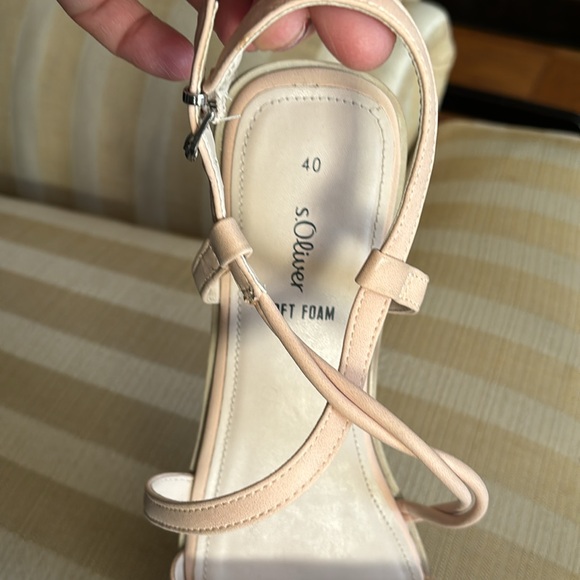 Beautiful Sandles - Picture 4 of 10